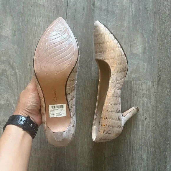 Clarks Women's Textured Cream Heels - Picture 4 of 5